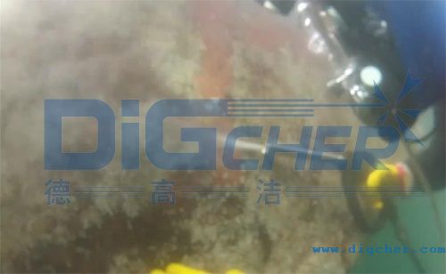 高壓水射流清洗船底海生物